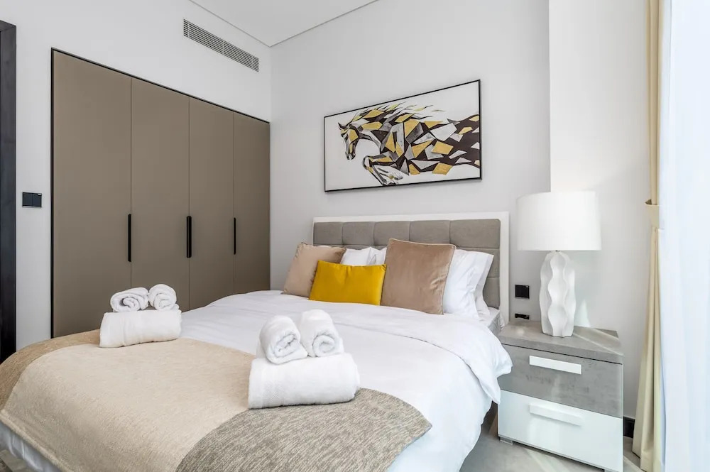 Waves - Impressive 1BR Apartment Close to Burj Khalifa