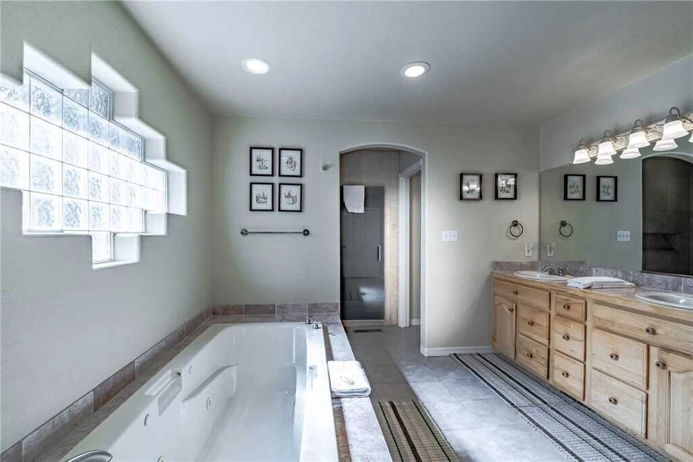 Little Creek Retreat - Four Bedroom Cabin with Hot Tub