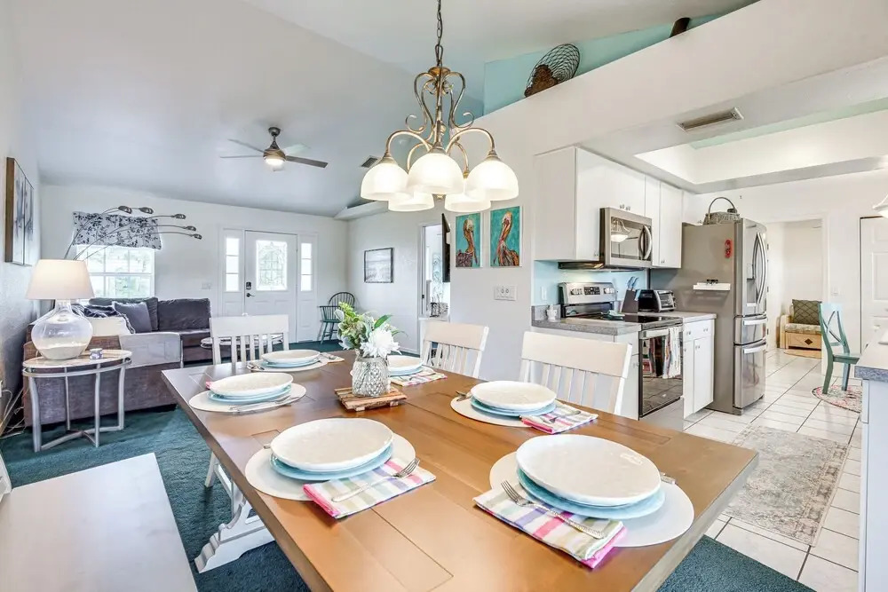 Lakefront Venice Home: 4 Mi to Manasota Key Beach!