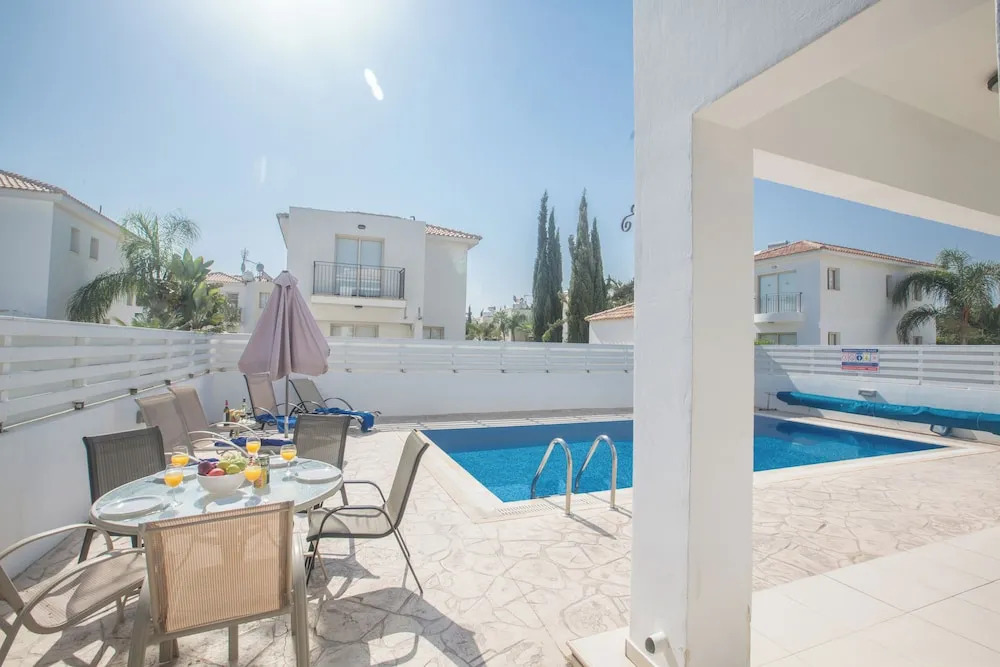 Villa Megan,modern 3bdr Villa,close To The Beach