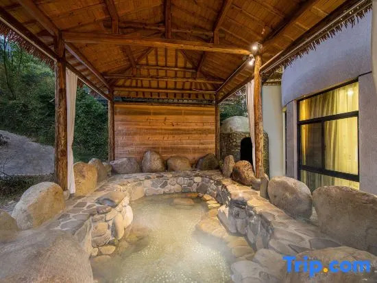 Summer Starry Sky Pool Thousand Acre Garden Hot Spring Resort Villa