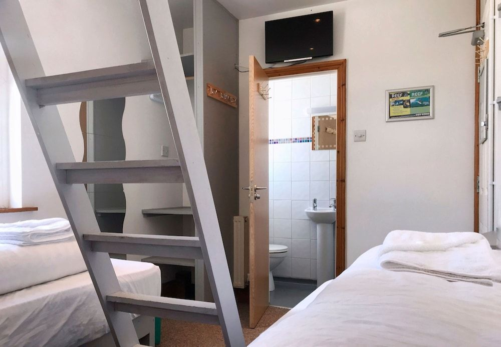 Reef Surf Lodge