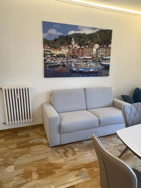 WELCOME RIVIERA -TORRE DAVORIO APPARTAMENTO 126 mq piuterrazzo25 mq - totalmente rinnovato- 250m dal centro - parcheggio a pagamento 20 euro al giorno da prenotare in anticipo salvo dispo -parking at 20 euro per day to be booked in advance if available