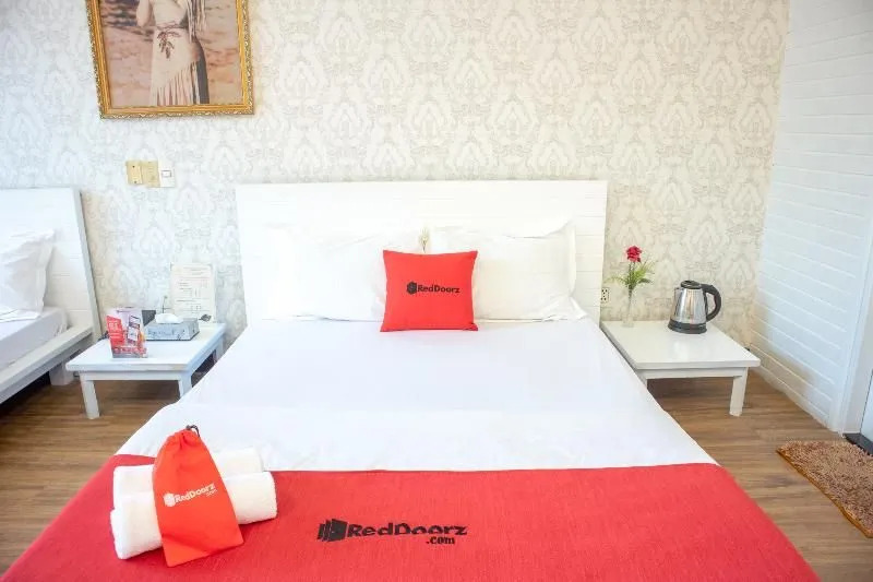 RedDoorz Plus @ Nguyen Thi Thap Street