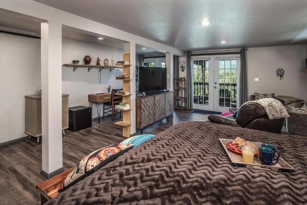 Valley View, 3 BRs, Sleeps 8, Fireplace, WiFI, Pets Welcome, Views