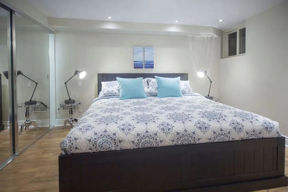 Stunning 1BR Basement Apt - King Size