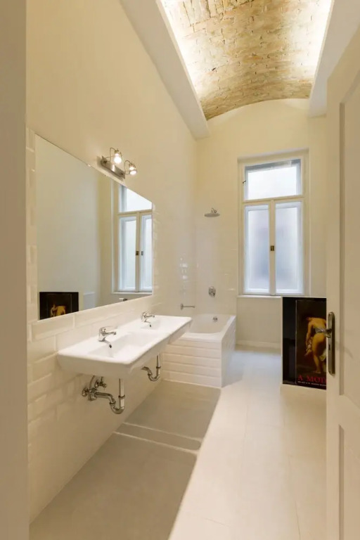 Luxurious 2 bedrooms apartment downtown