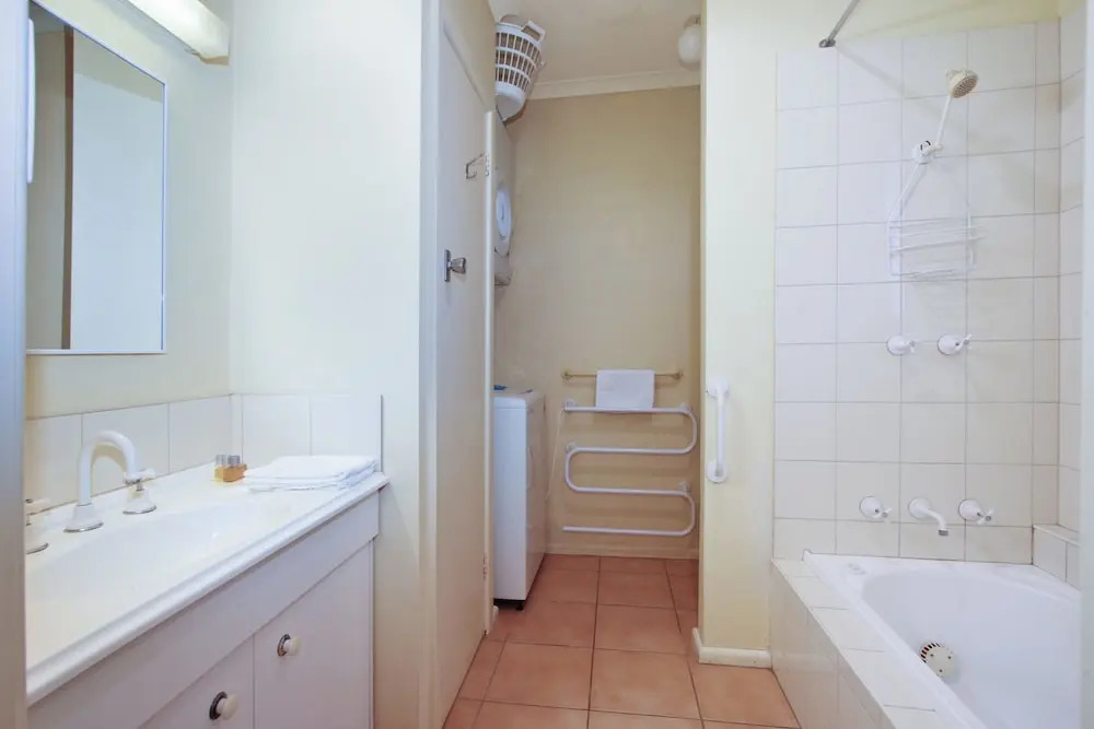 Snowstream Riverside Apartments - Unit 2