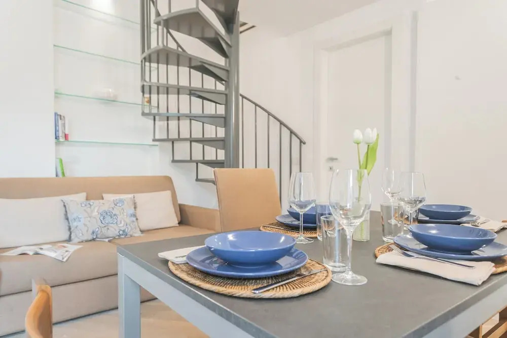Casa Dani Como Center Parking by Rent All Como