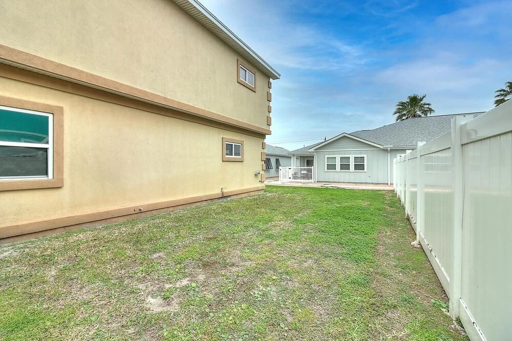 Twin Dolphin Cove 4 Bedroom Home by Redawning