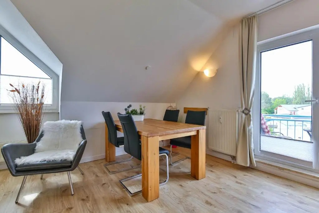 Ferienwohnung Tine mit Balkon, Fahrrädern und Strandkorb im Sommer