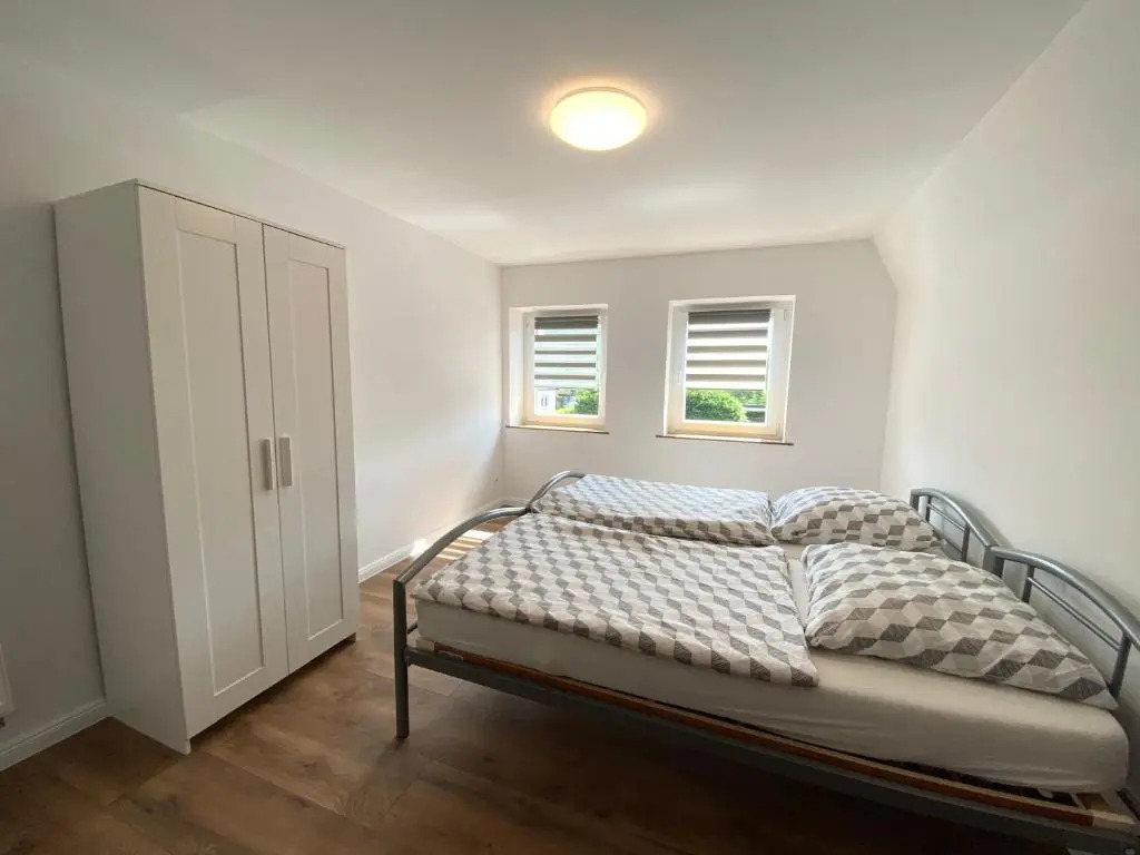 Ferienwohnung mit Balkon und Garten OG