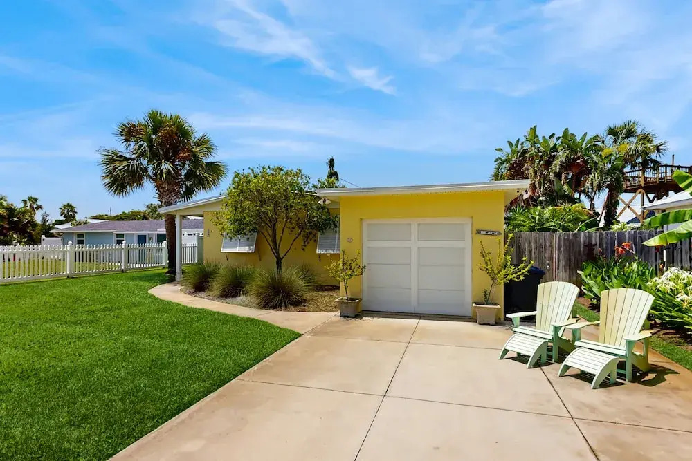 Spacious Beach House With Private Pool, Firepit and Enclosed Yard