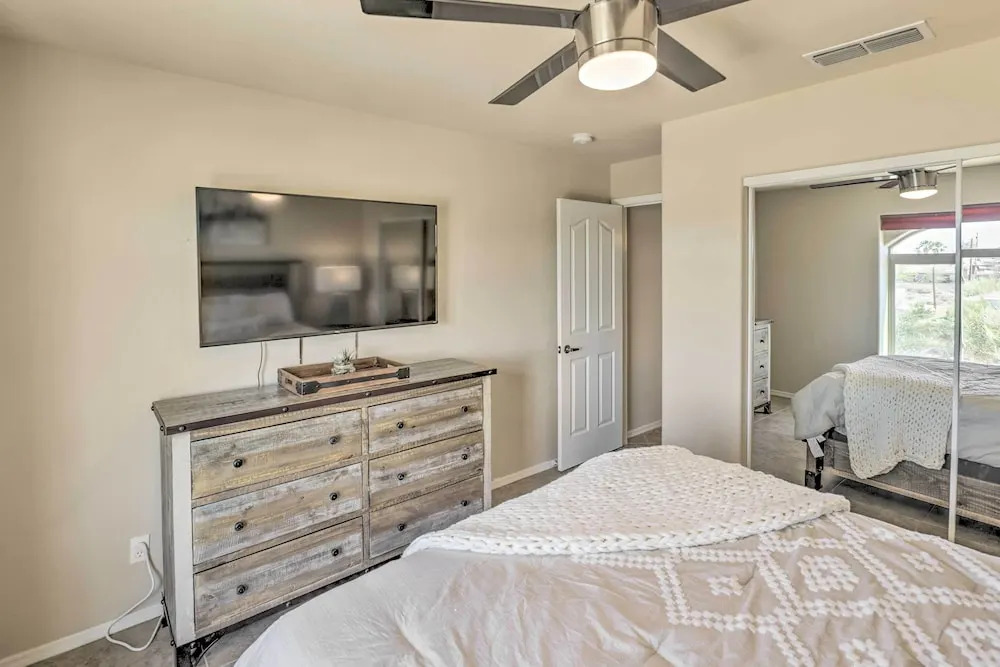 2 Mi to London Bridge: Lake Havasu Getaway