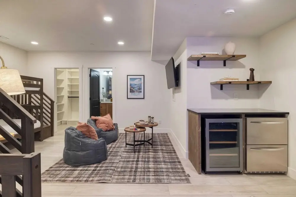 Abigail Drive Year-round Retreat w/ Hot Tub Near Trails + Historic Main St
