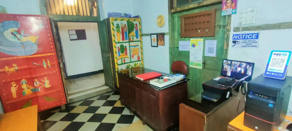 Hostel Vasantashram CST Mumbai, Free Wifi with 1940s Retro vibe