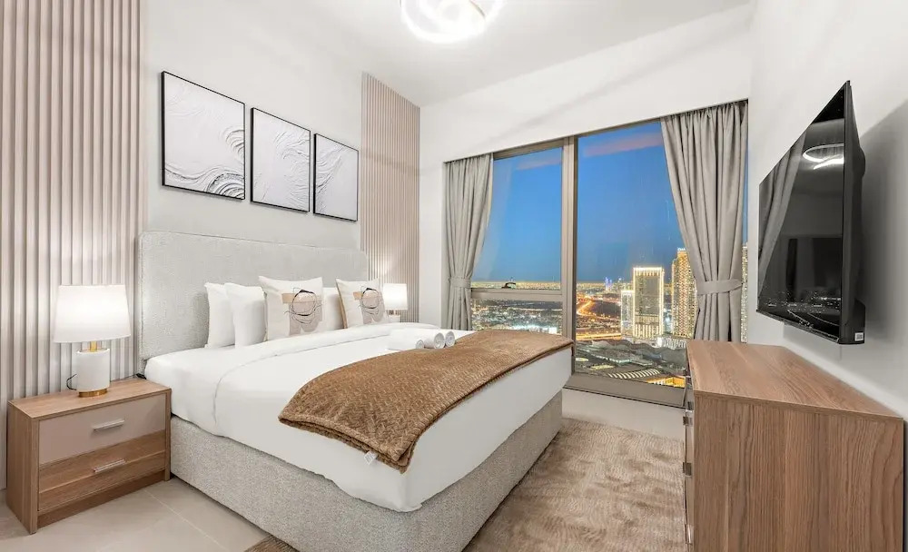 SML Vacation Homes - Sky High Apartments with Burj Khalifa and Dubai Fountain Views at Grande Signature, Downtown Dubai