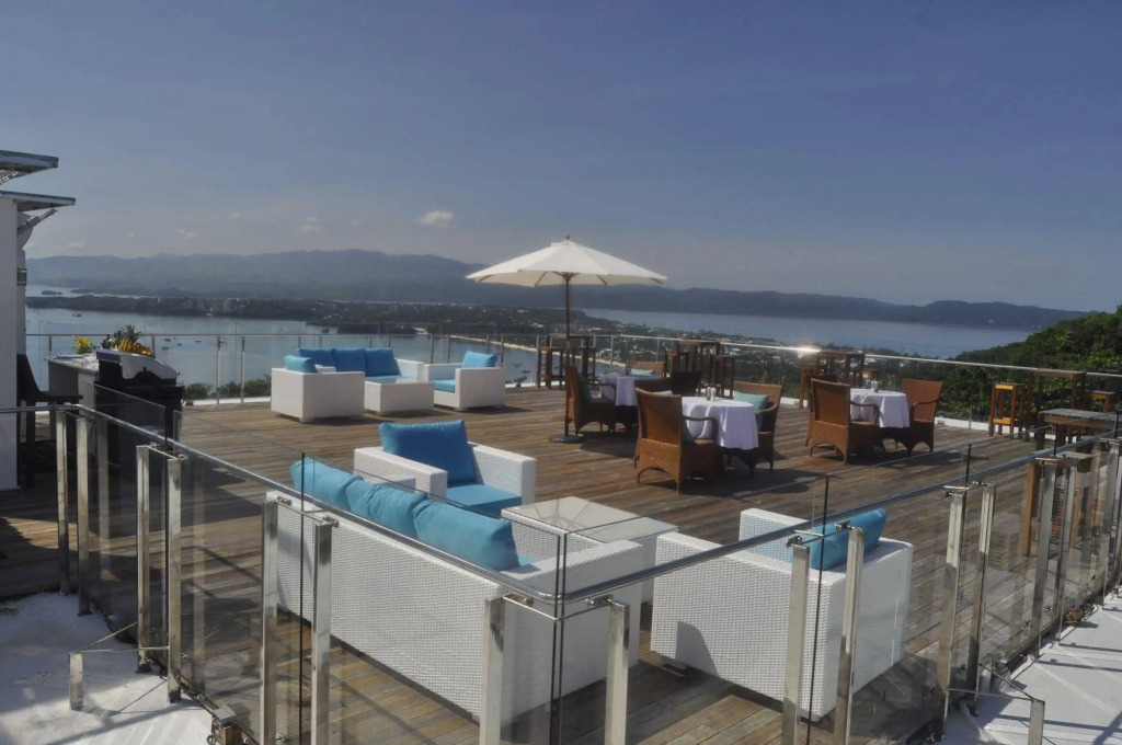 Tanawin Resort & Luxury Apartments