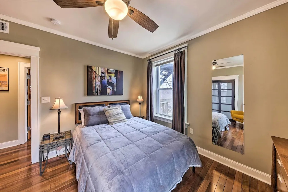 Walkable KC Home Base! Near Sports Events & Fun