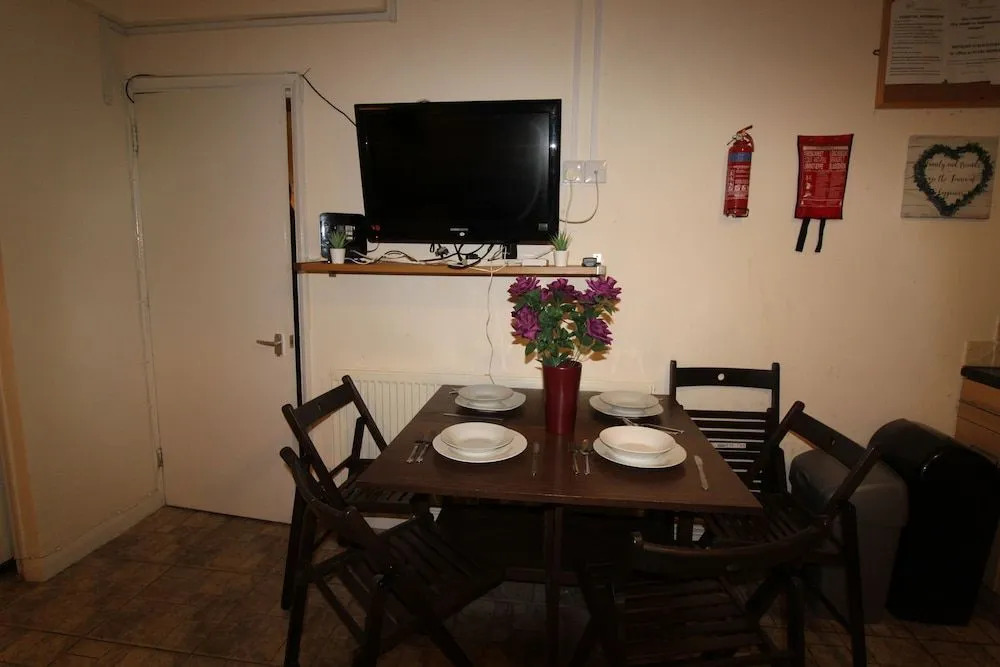 10 Atchison Gardens
