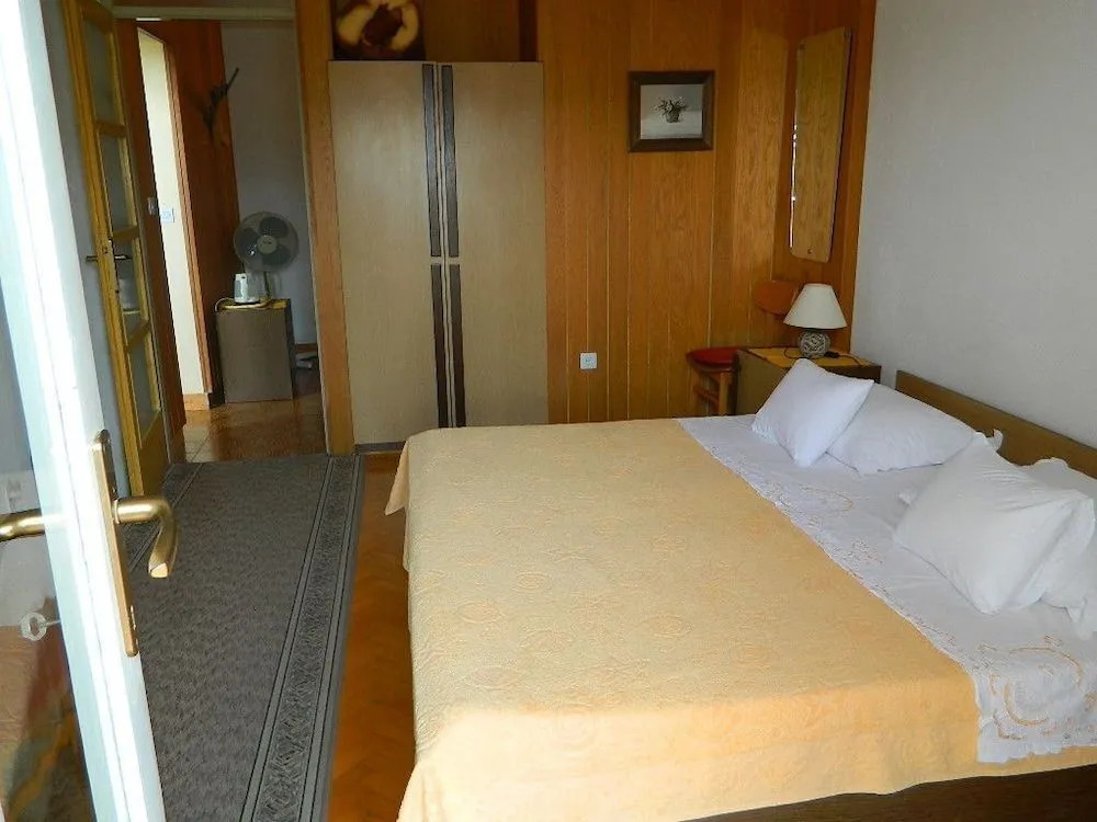 Apartments and Rooms Darinka