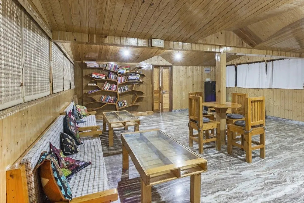 GuestHouser 1 BR Bed & Breakfast 83ac