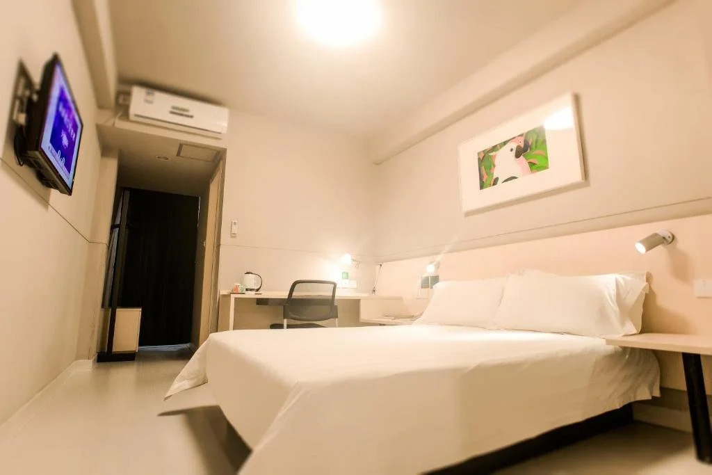Home Inn (Sanya Sanya Bay Jixiang Street Seaview)