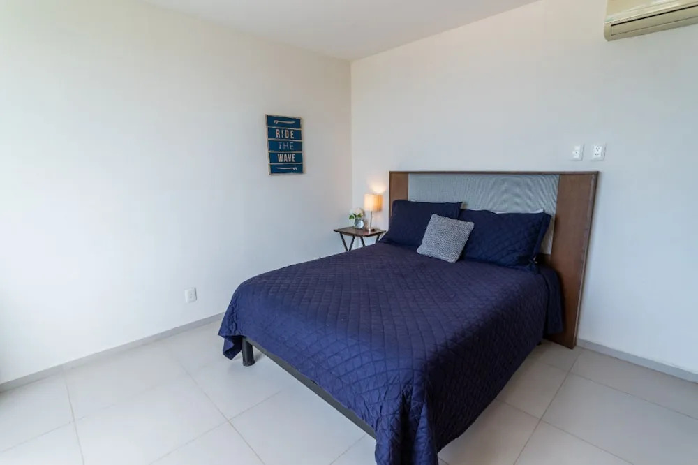 OCEAN beachfront 4 BDR -Amazing Oceanview