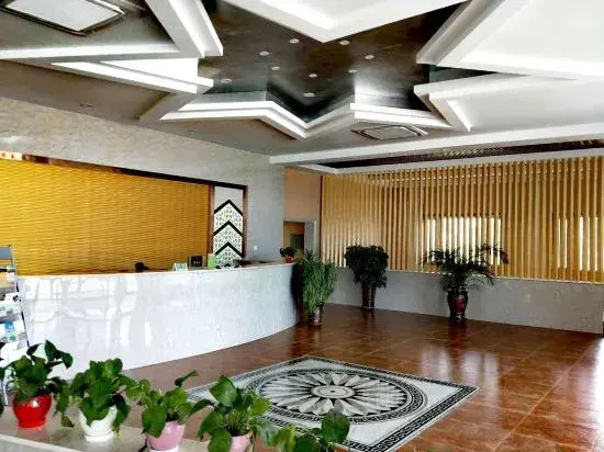 Seven Star Lake Desert Hotel