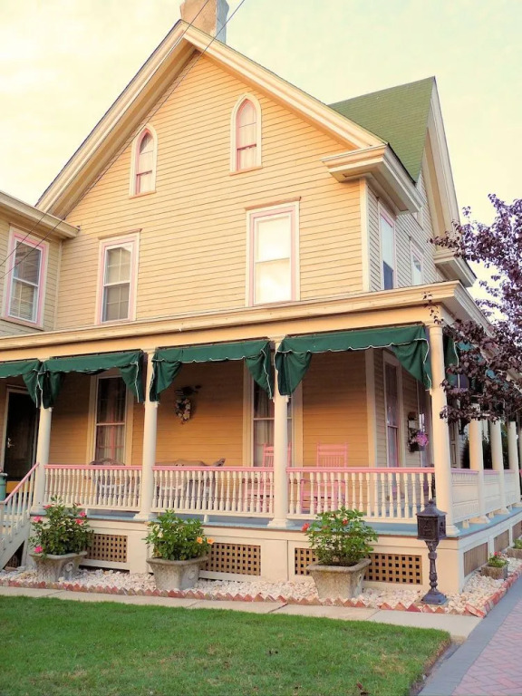 J.D. Thompson Inn