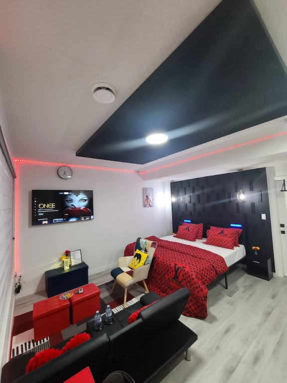 Swithome Properties Cozy Studio Pond View, Near Yeg Airport