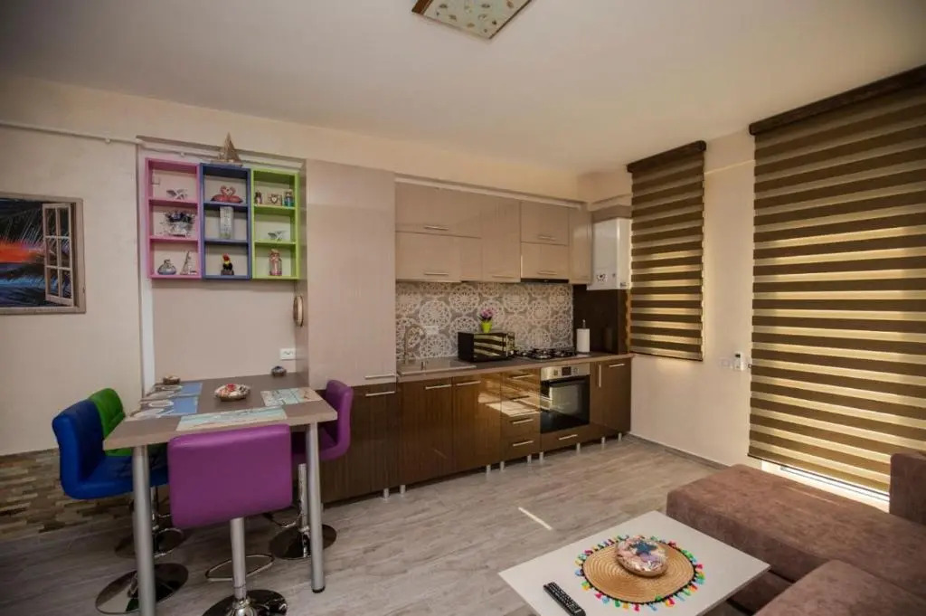 Golden Apartment 2