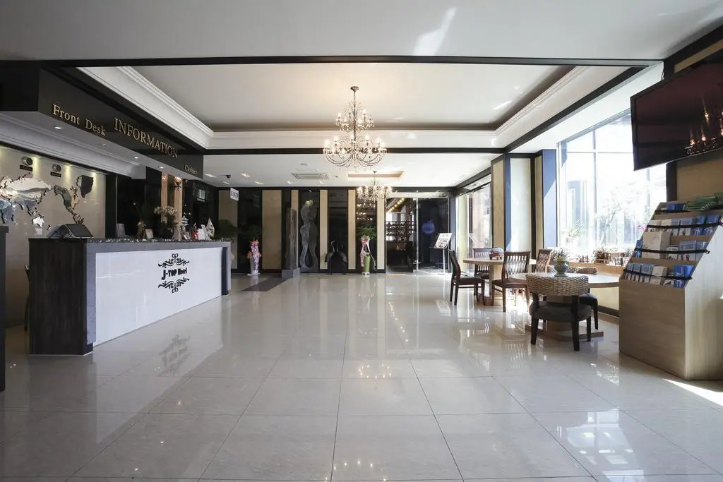 Liv Life Hotel