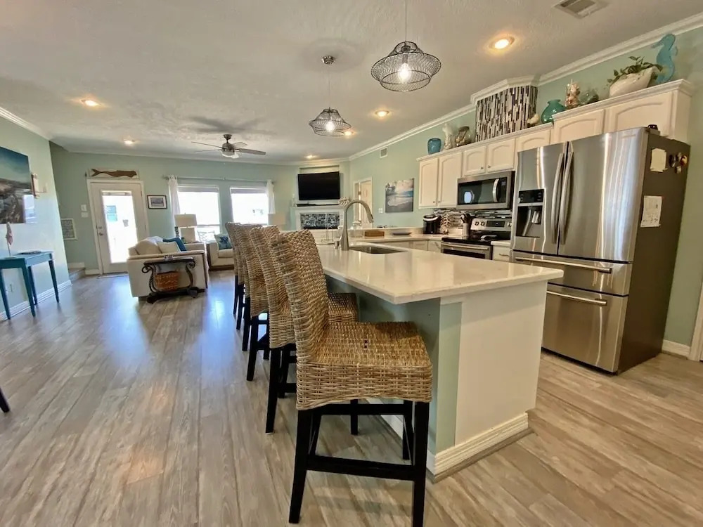 Stay Salty 3 Bedroom Home by RedAwning