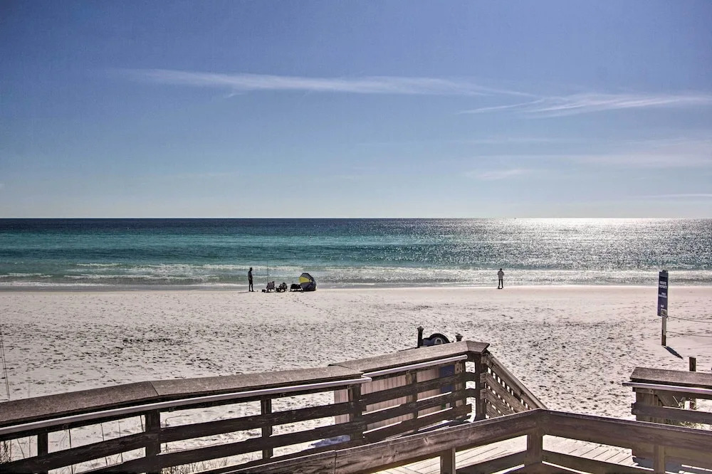 Walk to Beach: Poolside Oasis in Palms of Destin!