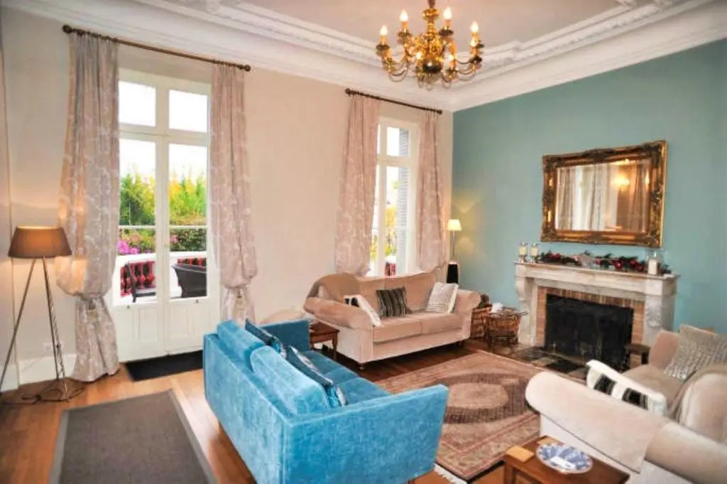 Beautiful early 1900's classic villa sea views