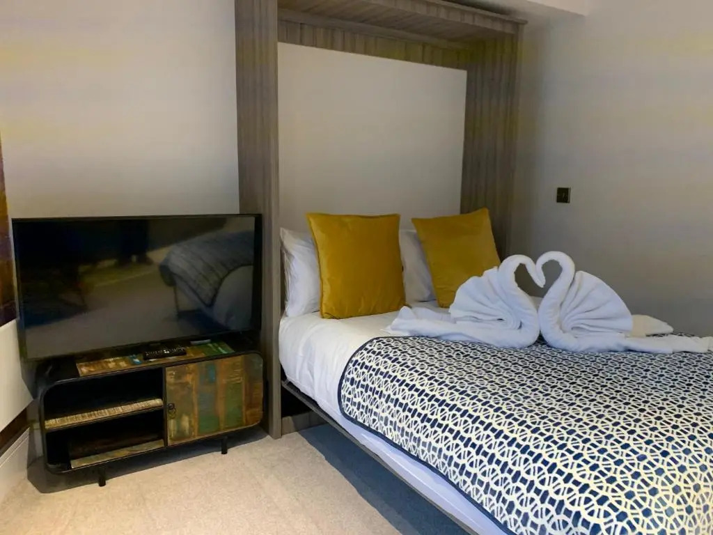 Riverside Studio Apartments Close To City Centre