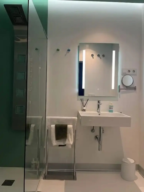 LAHOLA Glam Suites