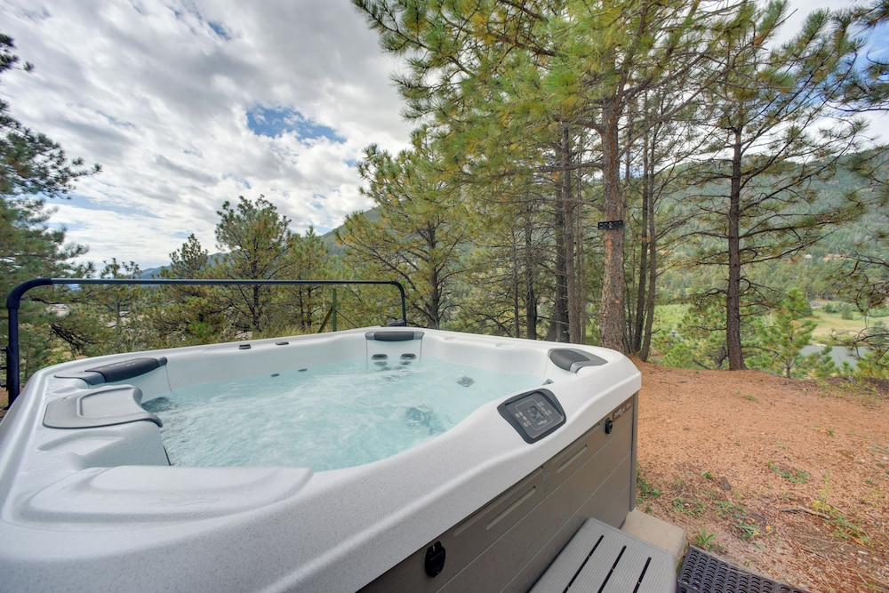 Homey Mtn View Escape: 11 Mi to Garden of the Gods