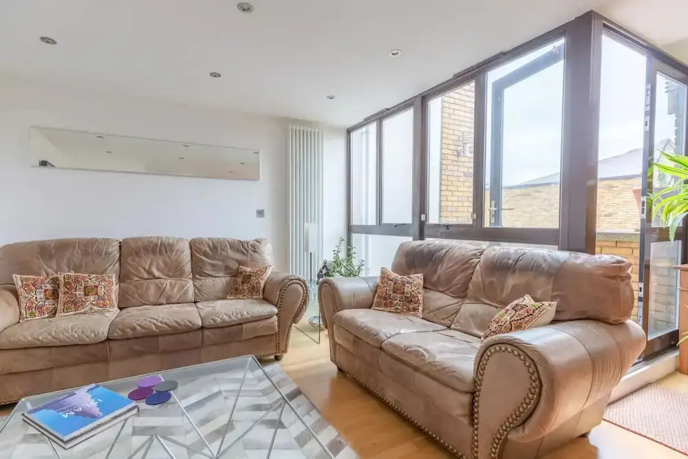 Spacious 2 Bedroom Apartment in Converted Warehouse in Brixton