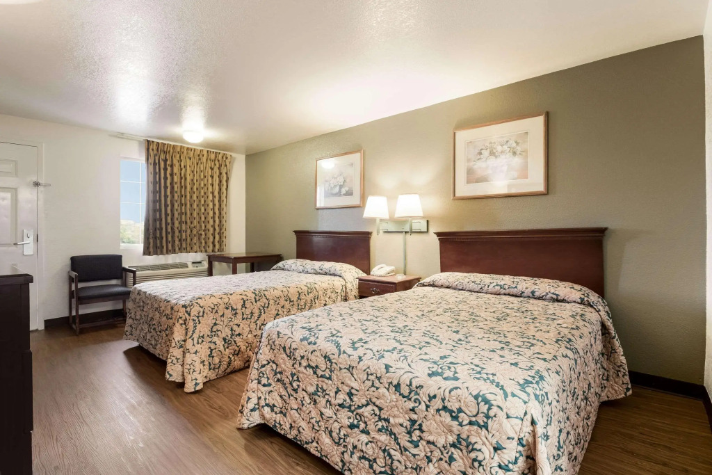 Econo Lodge Bartlesville Hwy 75
