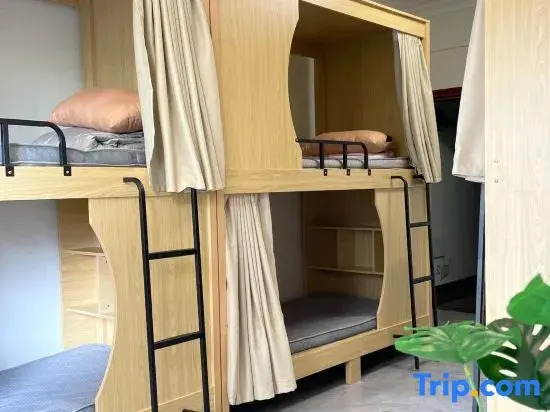 Shiyou Bajiu Youth Hostel (Beihai Yintan International Passenger Port)