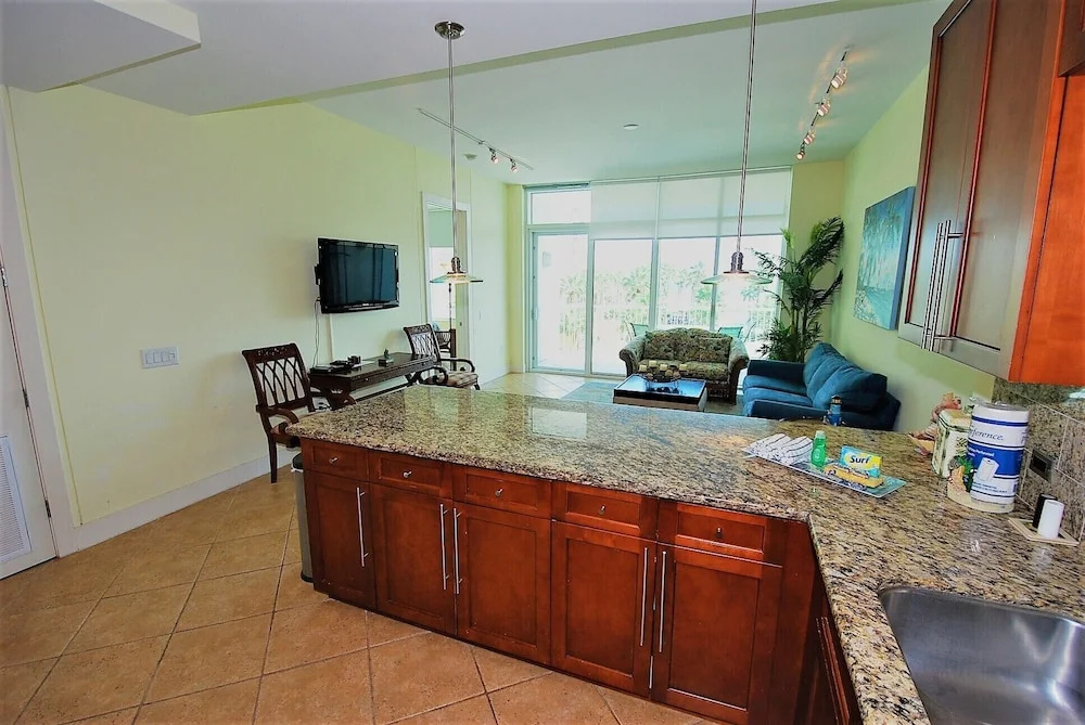 Sapphire Condo & Spa Unit #304 3 Bedrooms 2.5 Bathrooms Condo