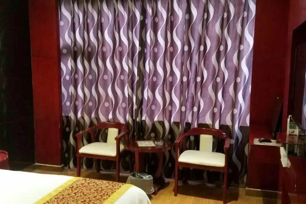 Huatang Shishang Hotel