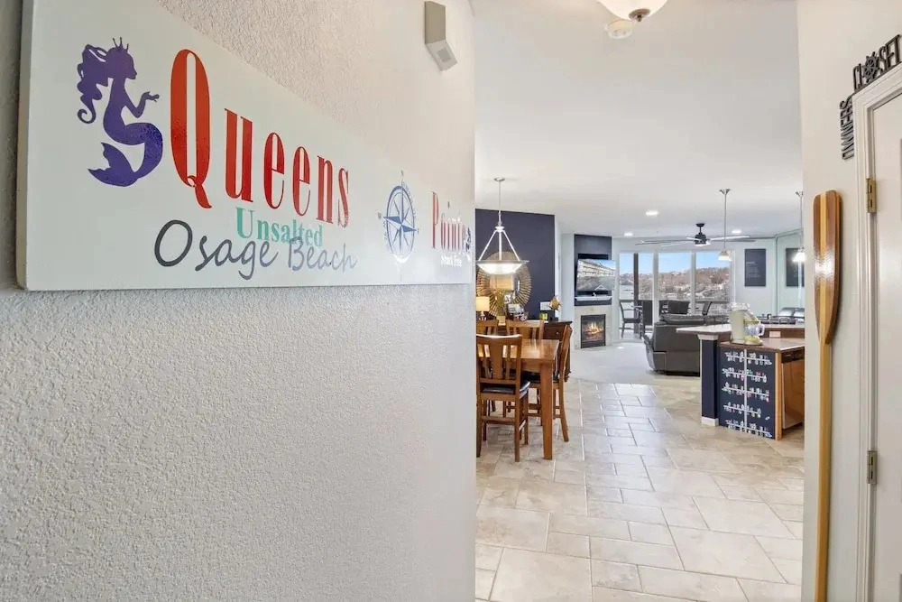Nautical-inspired Lakefront Unit w/ Awesome Views