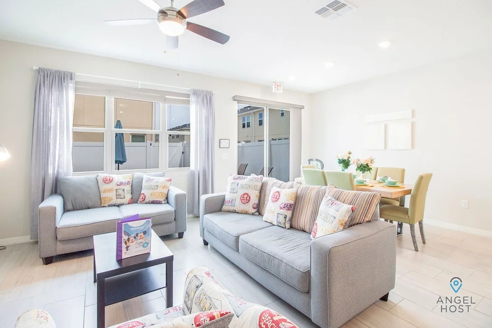 Spacious 4B Family-friendly Townhome Near Disney!