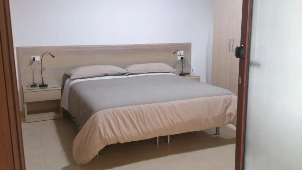 Sylvia Home Apt and Rooms with Kitchenette