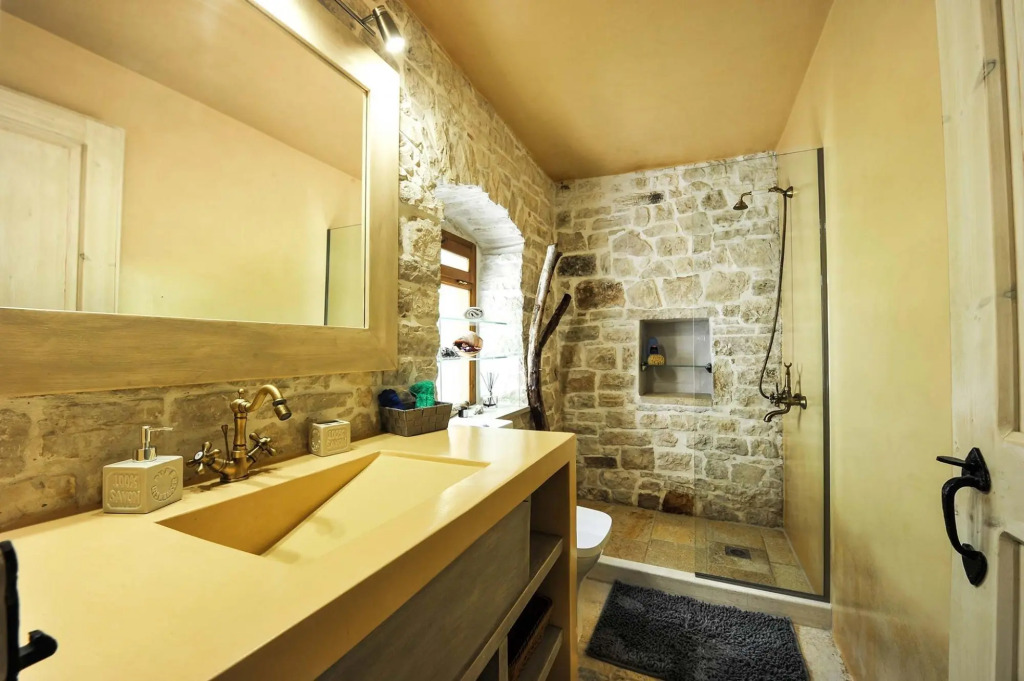 Leonora House by PaxosRetreats