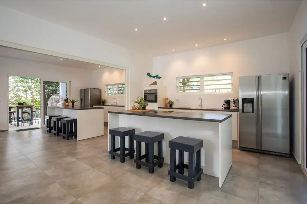 Casa Maria Curacao. Luxury 6 Bedroom Villa Next to Supermarket & Jan Thiel Beach