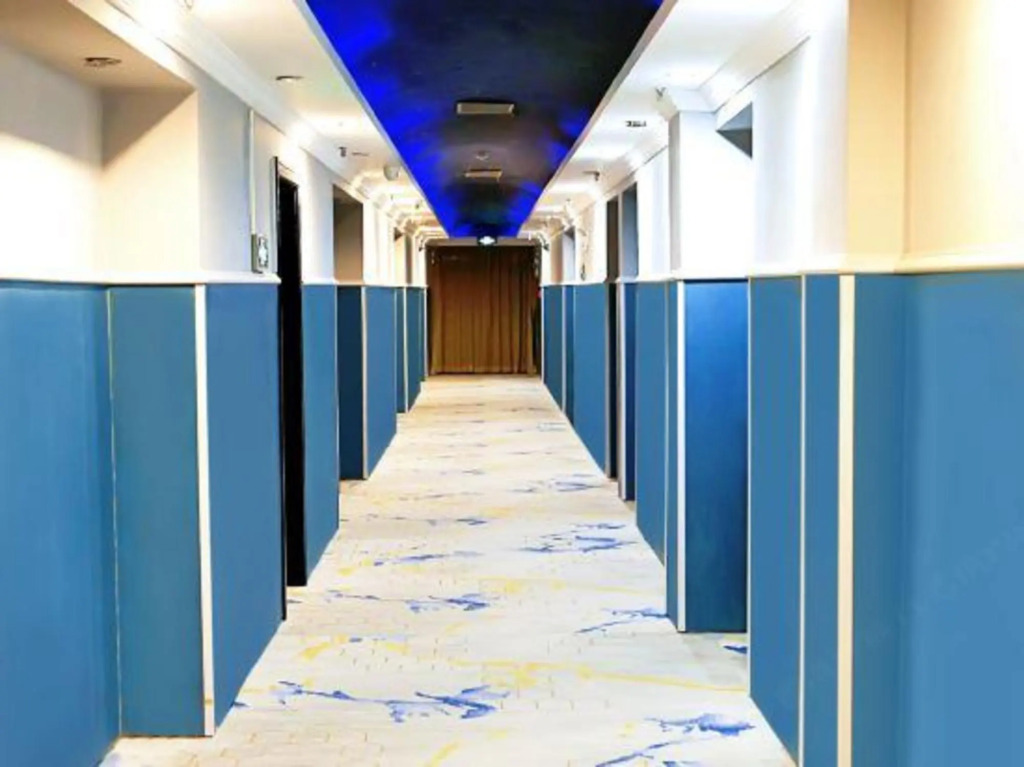 Holiday Inn Century